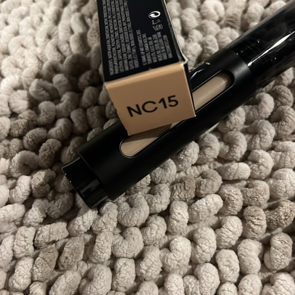 MAC Studio Fix Every-Wear concealer - Picture 3 of 3